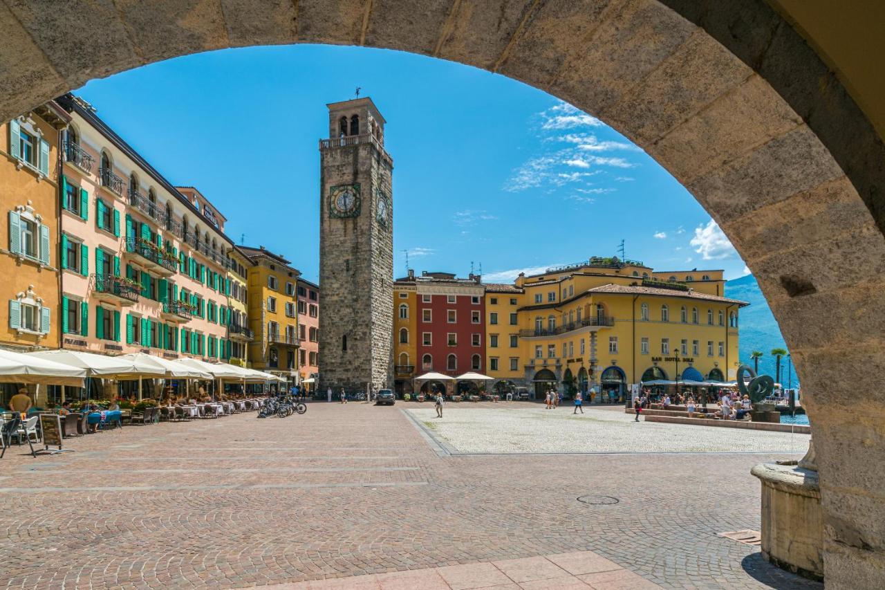 The Bon'Ora Apartment - Happy Rentals Riva del Garda Luaran gambar